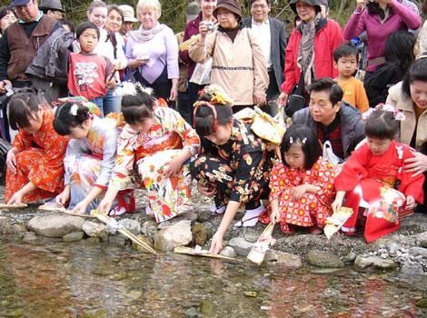 南阿田の流し雛